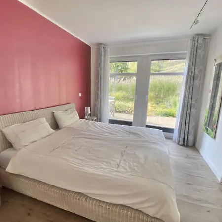 Louisa 43 - Octopussy In Apartmán